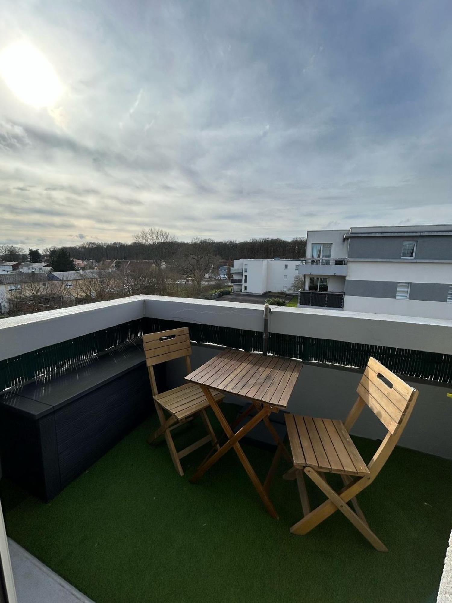 Appartement T3 Proche Circuit Du Mans Allonnes  Exteriér fotografie